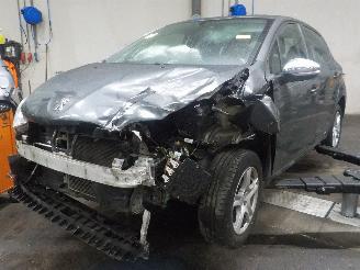 damaged passenger cars Peugeot 208 208 I (CA/CC/CK/CL) Hatchback 1.2 Vti 12V PureTech 82 (EB2F(HMZ)) [60k=
W]  (03-2012/12-2019) 2013/9
