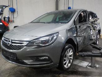 krockskadad bil auto Opel Astra Astra K Hatchback 5-drs 1.6 CDTI 110 16V (B16DTE(Euro 6)) [81kW]  (06-=
2015/12-2022) 2016/10