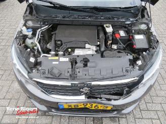 Peugeot 308 1.2 PureTech Premium picture 7