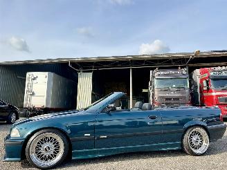 uszkodzony samochody osobowe BMW 3-serie cabrio 320i 150pk exe M-Sport individual - hardtop - 17 inch bbs breedset - verlaagd - clima - leer - boston grün 1997/6