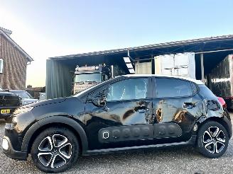 Salvage car Citroën C3 1.2 PureTech 82pk Feel Edition - nap - navi - line assist - vaste prijs - clima + cruise contr - pdc - privacy glass 2018/2