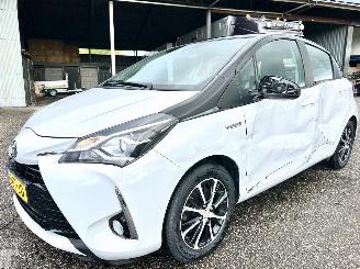 Toyota Yaris 1.5 Hybrid 87pk automaat Design Sport 5drs - front + line assist - camera - clima - cruise - keyless start - twotone - NIEUW MODEL picture 2