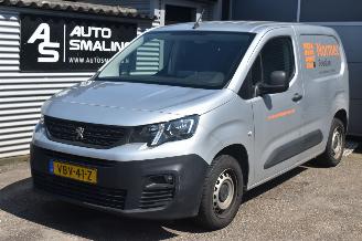 Vaurioauto  commercial vehicles Peugeot Partner 1.5 Premium Bluehdi 75Pk Koelwagen Navi/Airco 2019/9