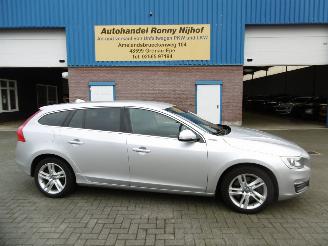 Salvage car Volvo V-60 D6 TWIN MOMENTUM PLUG-IN 2015/4