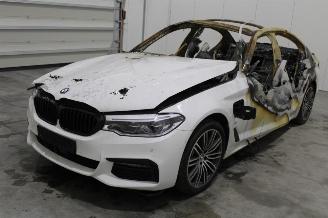 uszkodzony przyczepy kampingowe BMW 5-serie 530 2019/12