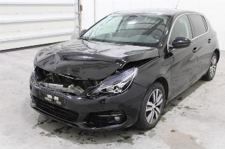 damaged passenger cars Peugeot 308  2019/6