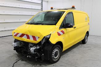damaged passenger cars Mercedes Vito  2021/3