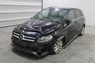 skadebil auto Mercedes B-klasse B 180 2015/12