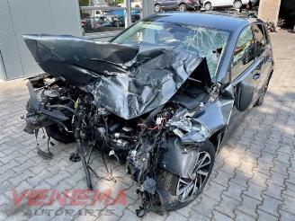 damaged passenger cars Volkswagen Golf  2018