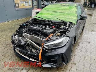 Damaged car BMW 1-serie 1 serie (F40), Hatchback, 2019 118i 1.5 TwinPower 12V 2021