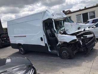 damaged passenger cars Iveco Daily 3000CC - 132KW - DIESEL - EURO6B 2016/12
