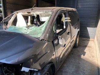 damaged passenger cars Opel Combo diesel - 1500cc - 6bak - 75kw - 6VIT 2019/6