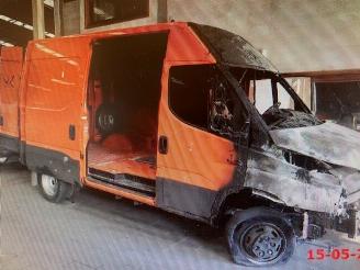 Schadeauto Iveco New daily Diesel 2.998cc 110kW RWD 2016-04 2019/1