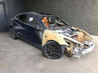 Salvage car Tesla Model 3 Sedan 2020 EV Sedan 4Dr Elektrisch  361kW (491pk) RWD 2020/2