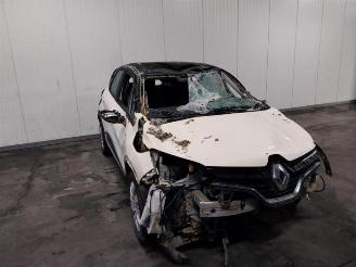 Vaurioauto  passenger cars Renault Captur  2017/5