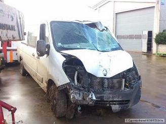 Damaged car Renault Master 2300 diesel 2011/1