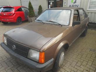 krockskadad bil auto Opel Kadett d 1981/1