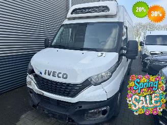 Schadeauto Iveco Daily 2.3 HI-MATIC L3H3 MAXI| THERMO-KING | AUTOMAAT | AIRCO 2022/1