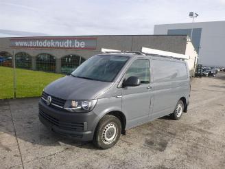 krockskadad bil bedrijf Volkswagen Transporter 2.0 TDI 150 2019/2