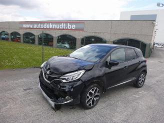 Vaurioauto  passenger cars Renault Captur 0.9 INTENSE 2019/6