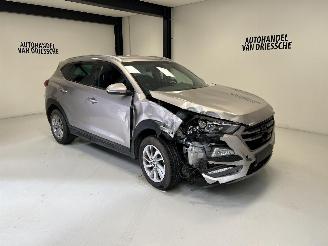 damaged passenger cars Hyundai Tucson  2016/11