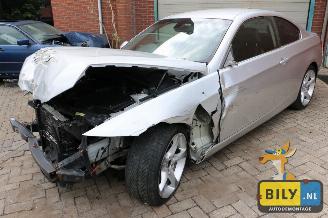 skadebil bromfiets BMW 3-serie E92 325i 2006/11