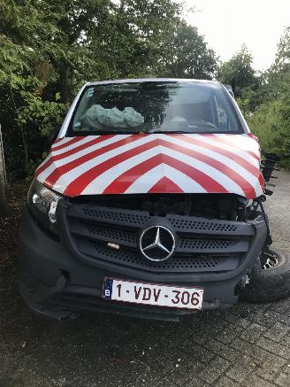 krockskadad bil auto Mercedes Vito VITO 119 CDI 2018/7