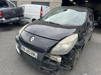 Vaurioauto  passenger cars Renault Scenic  2011/11