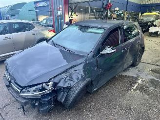 uszkodzony samochody osobowe Volkswagen Golf 1.6 TDI 2015/5